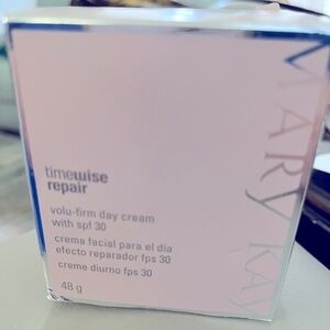 Mary Kay Volu-Firm Day Cream SPF 30 in Pink Box